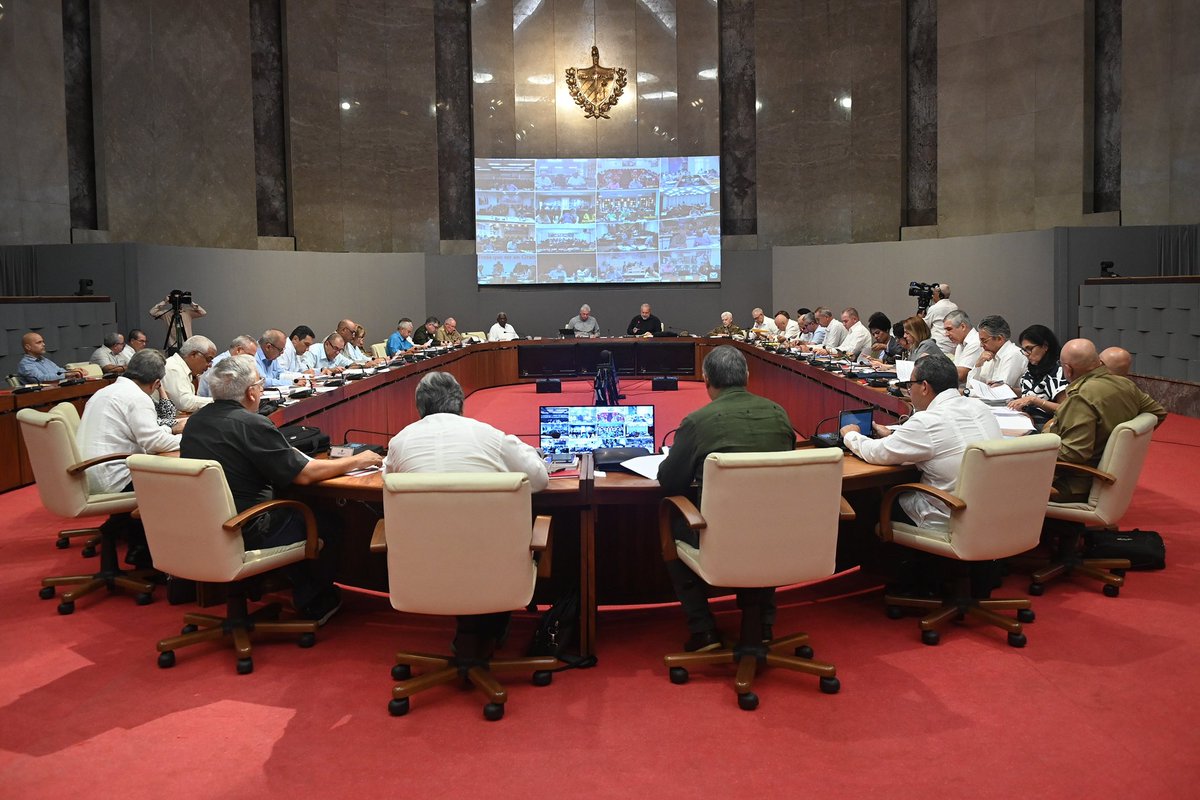 ✍️| Aprueba Consejo de Ministros prioridades nacionales en ciencia, tecnología e innovación, así como las formas de su gestión.

En su más reciente reunión se abordaron varios asuntos de la vida económica y social del país.

🔗| presidencia.gob.cu/es/noticias/la…
.
.
.
#Cuba 🇨🇺