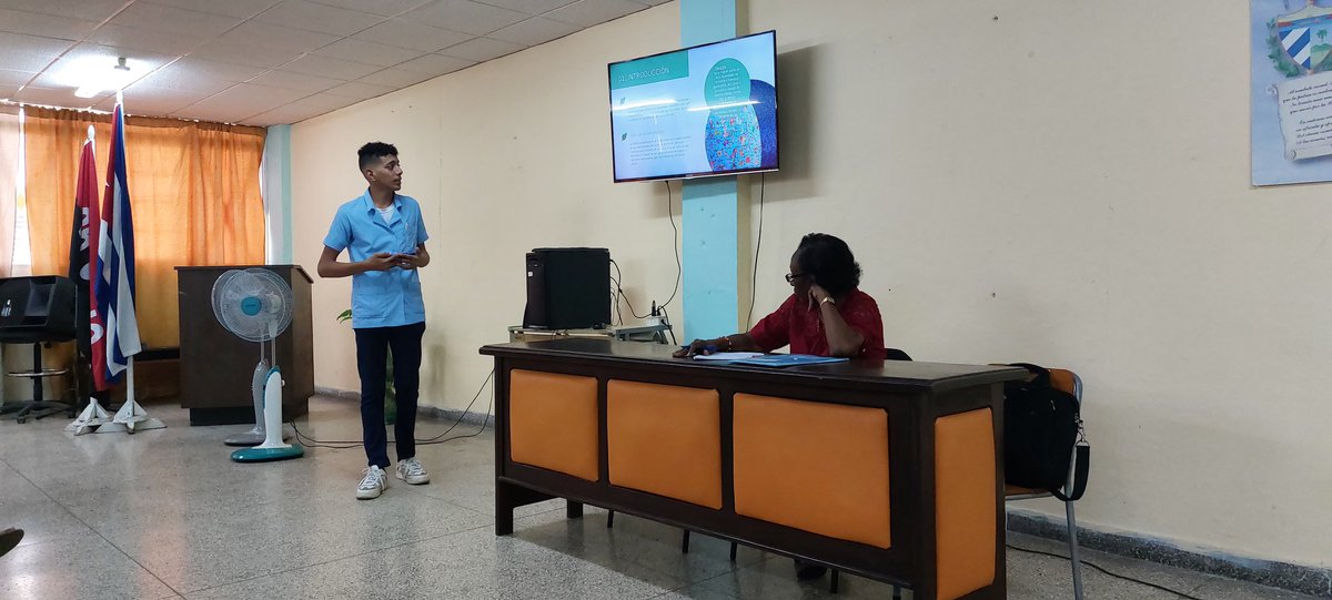 Mercede38909244's tweet photo. La #UCM_SC con sede en la #facultad2 celebra el Día Mundial del Medio Ambiente. Estudiantes y profesores protagonizan este día con la presentación de sus ponencias. Felicidades 👏 https://t.co/0j3cSNwqhz