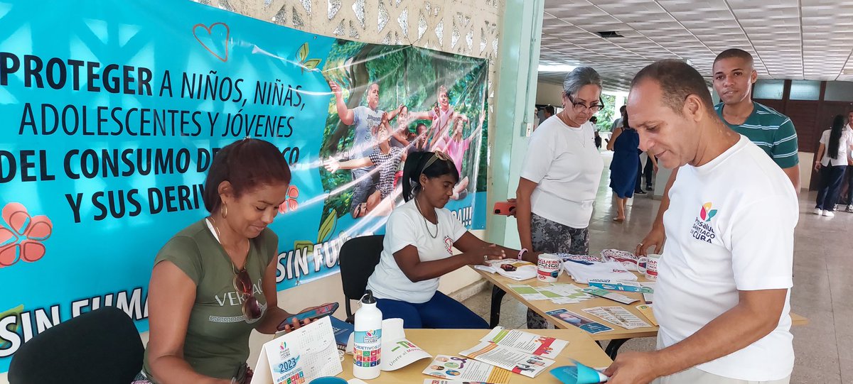 Mercede38909244's tweet photo. La #UCM_SC con sede en la #facultad2 celebra el Día Mundial del Medio Ambiente. Estudiantes y profesores protagonizan este día con la presentación de sus ponencias. Felicidades 👏 https://t.co/0j3cSNwqhz