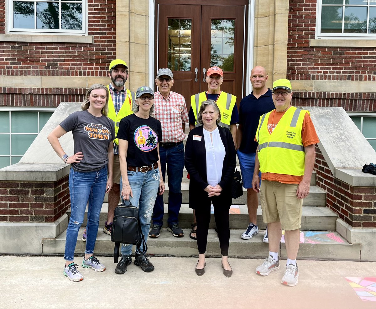 jaclyndrum's tweet photo. Thank you to all of our crossing guards who were recognized today at the CFIS assembly.  Not all pictured but grateful for them all for donating their time to help our kids cross safely.
Thanks to Evergreen Bakery,Changes Salon, &amp; Fiorella Flowers for making our them feel special https://t.co/LWgdX725Yp