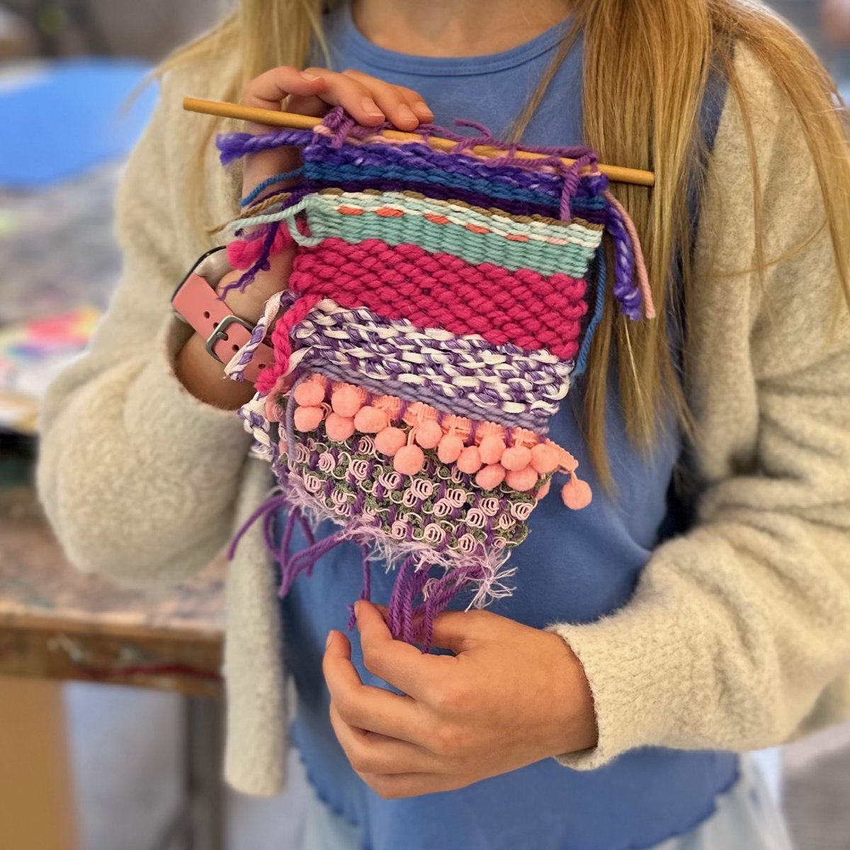 DutchessDay's tweet photo. Weaving with the fourth graders has been a truly enriching and rewarding experience! This ancient handcraft tradition, with its roots in many cultures, offers a unique and inclusive learning opportunity for children with diverse learning styles and creative aptitudes. https://t.co/1SC54743iH