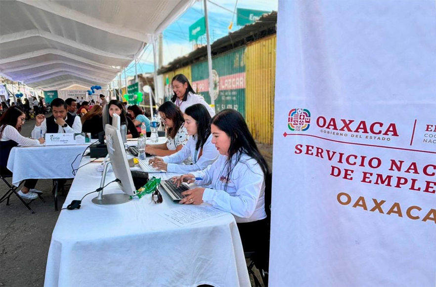 AntequeraDiario's tweet photo. La Coordinación del Servicio Nacional de Empleo en Oaxaca (CSNEO) se enfoca en garantizar el derecho a un trabajo digno que tiene la ciudadanía en las ocho regiones de la entidad.
https://t.co/Zs0FI8wNjb https://t.co/7dbB4bsJx2