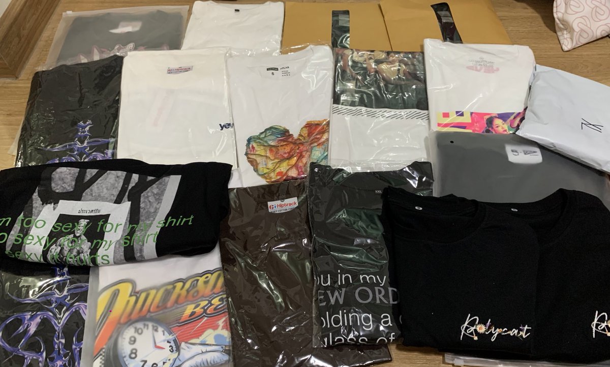 KZENIKzx's tweet photo. รับหิ้วเสื้อ CAT t-shirt ไป 2 วันเลยคั้บ!

📍ค่าหิ้ว 80 บาทรวมส่ง
(ตัวต่อไป จากบูธเดียวกัน +10 คนละบูธ +20)

✔️ รับหน้างานได้ (คิดค่าหิ้ว 40)
✔️ ของหมดคืนเงินเต็ม
✔️ ทักมาขอเครดิตได้

#รับหิ้���cattshirt #CATTSHIRT https://t.co/DUkhao2g2I