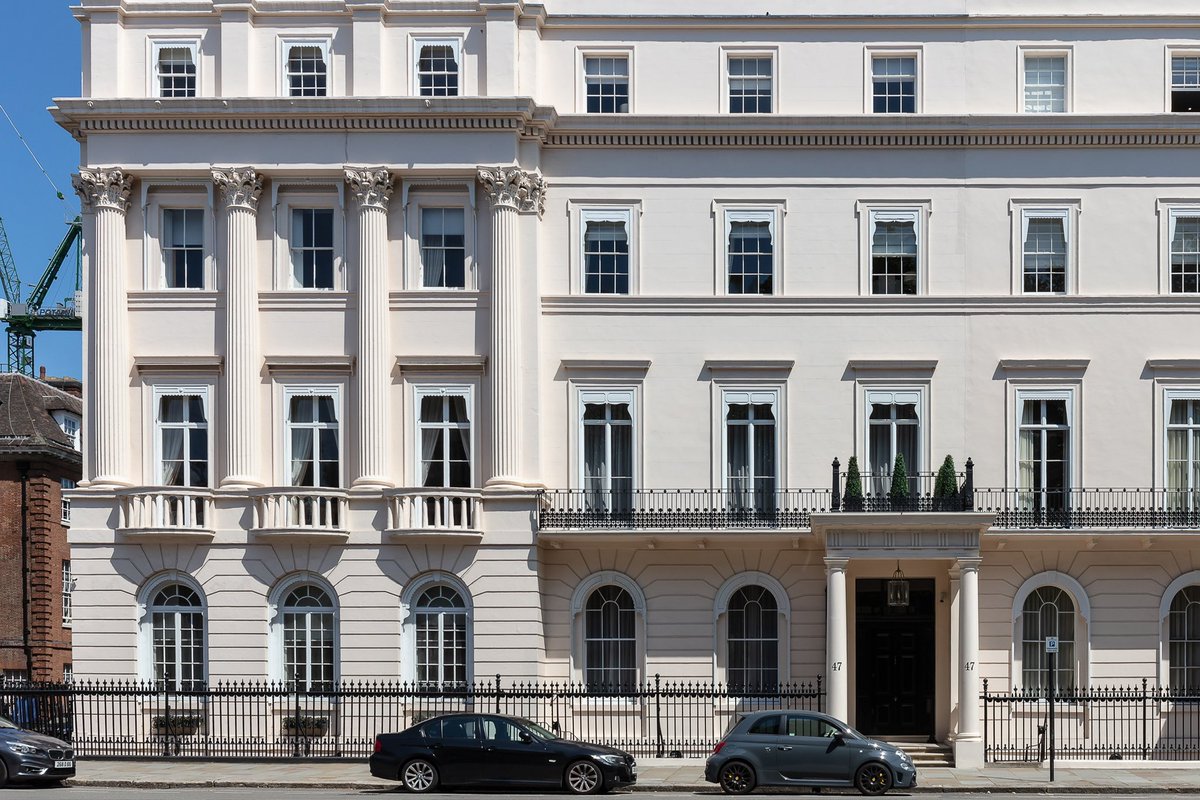 SHHArchitects's tweet photo. This Grade I Listed Property features a charming garden terrace and a stunning Roman-style pool, seamlessly blending historic charm with modern luxury.

#shhlondon #residential #familyhome #contrasts #massing #architecture #pool #lighting #outdoorlighting #luxuryproperty https://t.co/fqKQA4DrGd