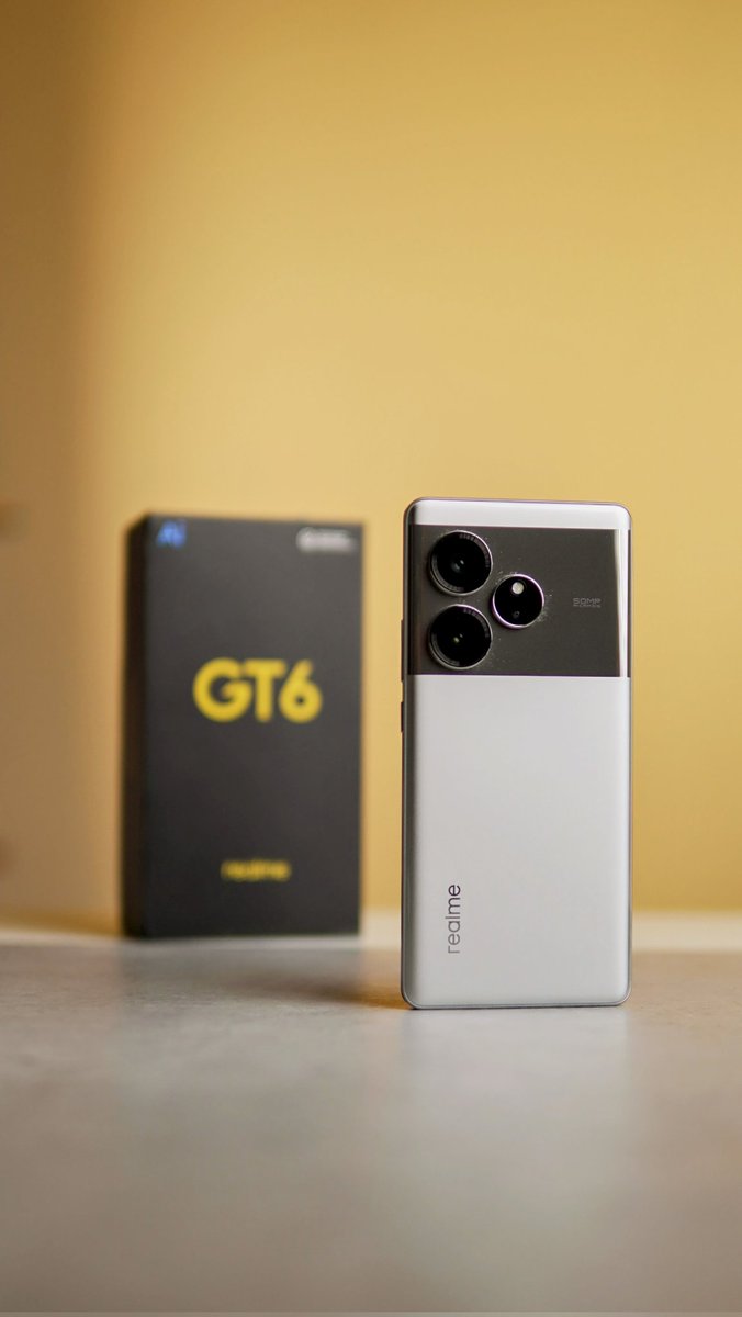 techxstreet's tweet photo. REALME GT 6 IN THE HOUSE 🔥🔥
#realme #realmegt6 #GTisback #AIflagshipkiller 
#PowerMeetsai https://t.co/8BJ7lDZa4J