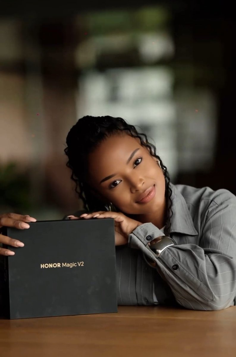 mosibudi_mapony's tweet photo. Have you seen the people honor chooses to work  with 🤌top notch Liema's Grace is something else 

 CONGRATULATIONS LIEMA 
LIEMA PANTSI X HONOR V2 
#HONORMAGICV2 
#LiemaPantsi https://t.co/7YDeBur5Wv