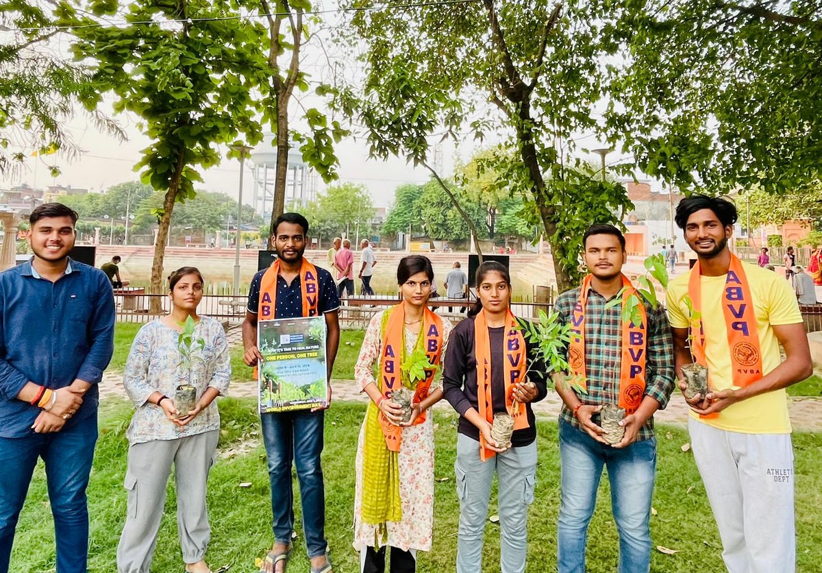 AbvpGorakhpur's tweet photo. "चलो दिखाए समझदारी,
 पर्यावरण सुरक्षा की ले जिम्मेदारी।"

अभाविप गोरखपुर महानगर के गोरक्ष नगर इकाई द्वारा विश्व पर्यावरण दिवस के अवसर पर सूरजकुंड मंदिर परिसर में पौधारोपण किया गया। 

कार्यक्रम में  नगर के कार्यकर्ता उपस्थित रहें।

#ABVPGorakhpurMahanagar 
#ABVPGoraksh #SFD https://t.co/v1XJmX81yo