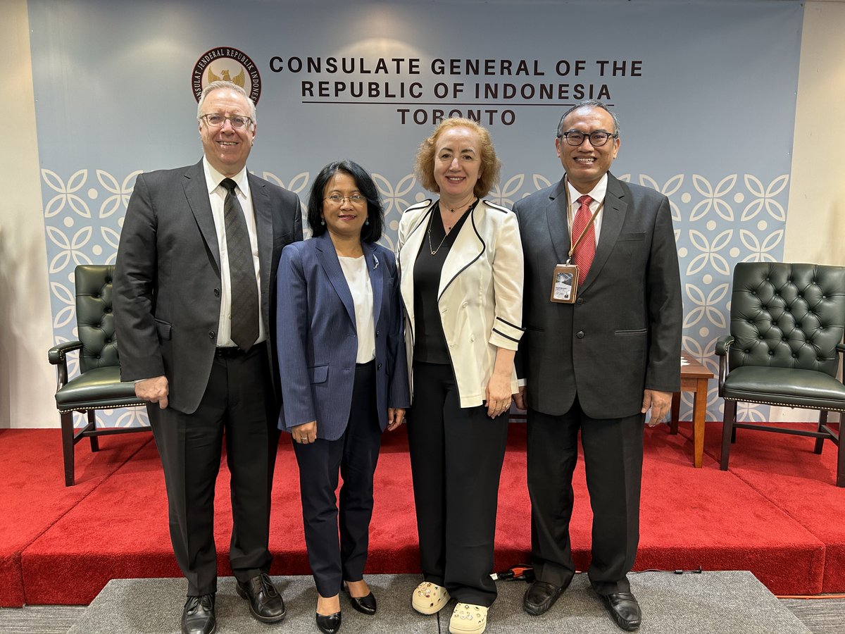 _TorontoCentre's tweet photo. We were delighted to meet with a delegation from the Indonesian Banking Development Institute (LPPI) and Mrs. Dyah Lestari Asmaranithe, Consul General of the Republic of Indonesia in Toronto.

The LPPI were here for an international benchmarking visit with Canadian organizations. https://t.co/oQv7oSkRjH