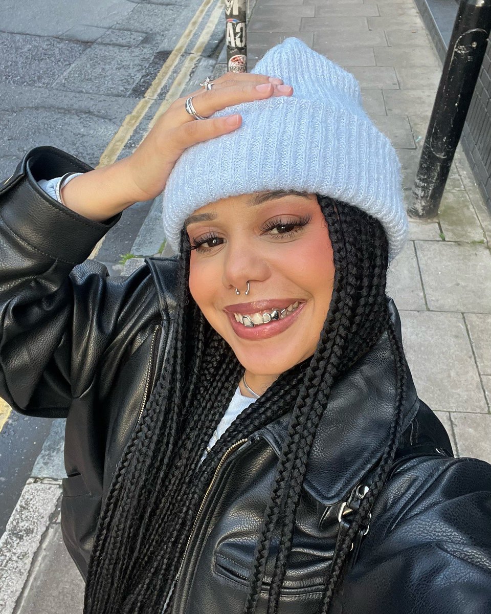 longlivelordkez's tweet photo. live from london https://t.co/AQfOoBdlsG