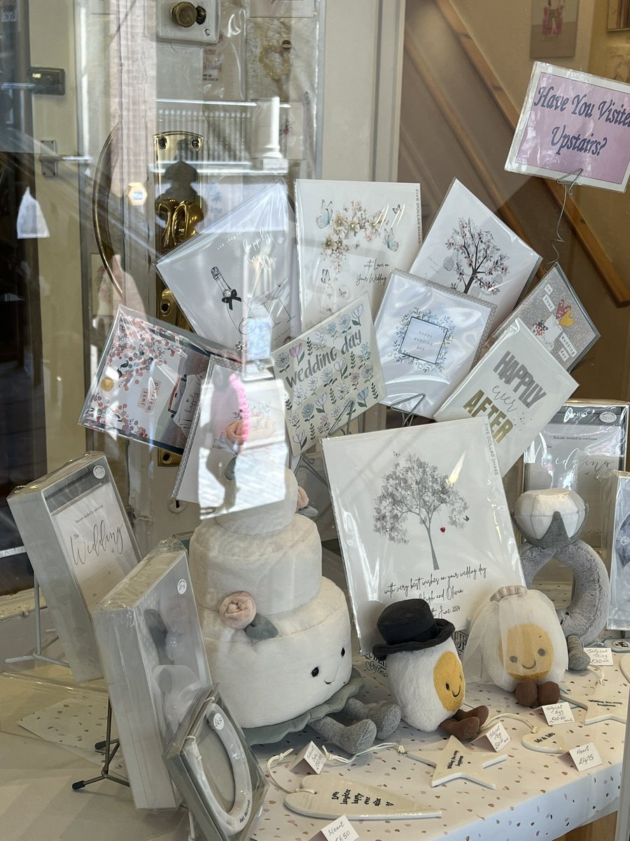 ChesterBID's tweet photo. Independent unique gift & toy shop @harrietanddee2 have dressed their window in preparation for The Duke of Westminster and Olivia Henson! Look how beautiful it looks!๐
๐ Watergate St Row
๐๏ธ Accepts #ChesterGiftCard
#chester #experiencechester #wedding #independent #uk #city https://t.co/Xmhxp4Fqc7