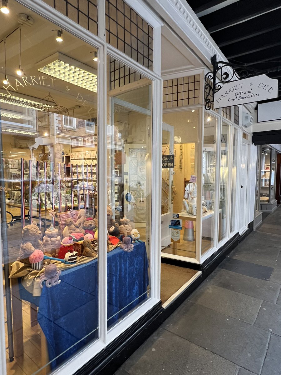ChesterBID's tweet photo. Independent unique gift & toy shop @harrietanddee2 have dressed their window in preparation for The Duke of Westminster and Olivia Henson! Look how beautiful it looks!๐
๐ Watergate St Row
๐๏ธ Accepts #ChesterGiftCard
#chester #experiencechester #wedding #independent #uk #city https://t.co/Xmhxp4Fqc7
