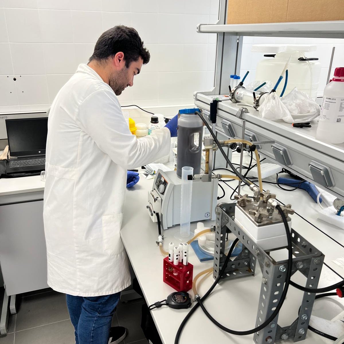 🧑‍🔬Iván is carrying out his final degree work in the project funded by the <a href="/UPV/">Universitat Politècnica de València</a> that focuses on the recovery of nutrients from different waste streams (from urban waste and wastewater treatment plants), with emerging membrane techniques 💦
Check out these 📃doi.org/10.1016/j.jenv…
