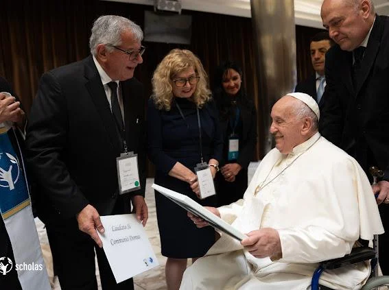 #DiaDelAmbiente “Murales que respiran” la propuesta bendecida por <a href="/Pontifex_es/">Papa León XIV</a>  para combatir el calentamiento global economis.com.ar/murales-que-re… <a href="/MACOMAgreentech/">MACOMA Environmental Technologies</a>