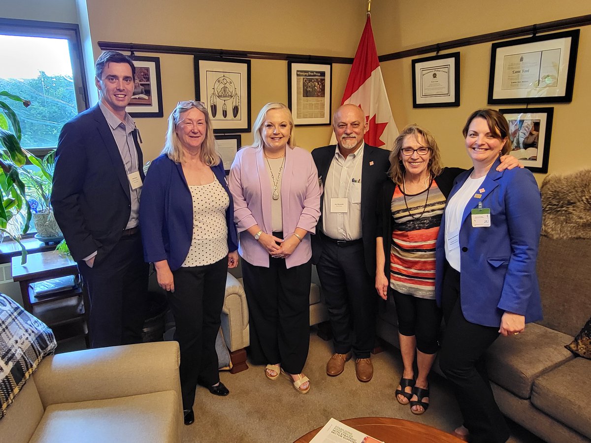 CPMA_ACDFL's tweet photo. We had a great meeting with @Lianne_Rood yesterday! We are happy to have had the opportunity to review important topics in the fresh produce sector. #FarmtoPlate #cdnpoli #cdnag @FVGC_PFLC https://t.co/6WjMhYONXW