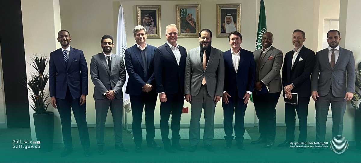 gaft_sa's tweet photo. اجتمع الملحق التجاري لهيئة #التجارة_الخارجية في جوهانسبرغ أ.حسام الغريميل، مع فريق “Standard Bank” من مكاتب لندن ودبي وجوهانسبرغ؛ دراسةً لسُبل التعاون وتعزيزًا للمجالات التجارية المشتركة. https://t.co/HS2xt1Nhbz