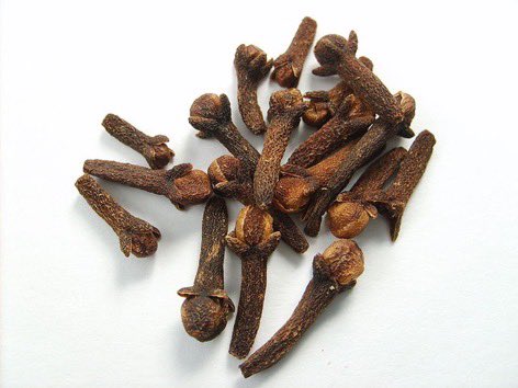 HerbalistChief's tweet photo. Get cloves. Grind it a bit (optional) and boil with water for 15-20 mins. Allow the extract to cool. 

Sip and hold the extract at the place where you are feeling the pains for 3mins.

You will be relieved from the pain. Nature heals. https://t.co/lxdkg7yeuL