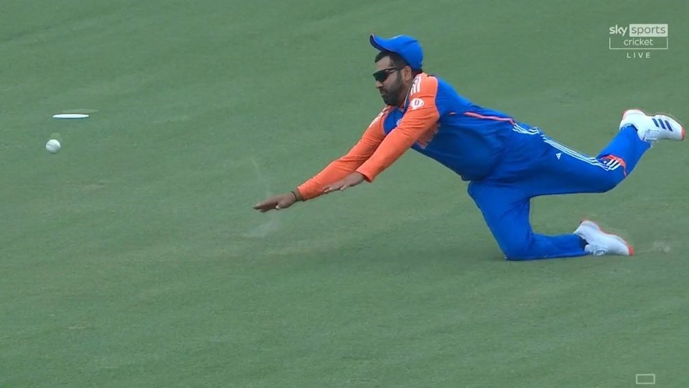 Cheekoo18King's tweet photo. Can't bat, Can't field, Can't bowl, Can't captain.

That's Rohit Sharma for you! https://t.co/oFWUdVVY8K