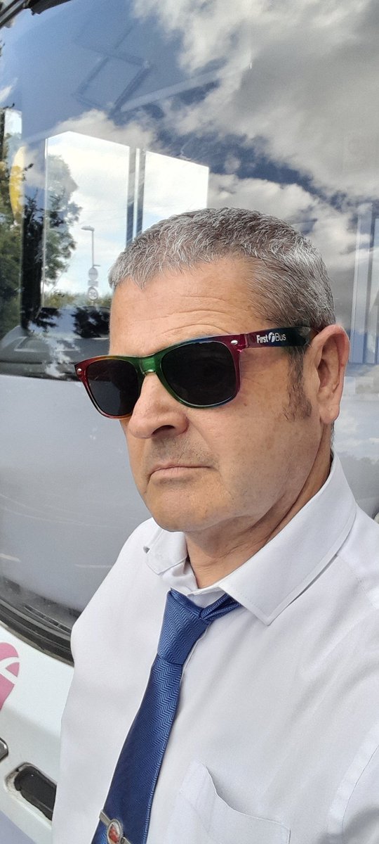 mart_SP3's tweet photo. These funky new #firstbus uv400 shades are a perfect addition to the summer season, lightly tinted colourful appearance for our customers esp in our golden seaside town #weymouth 
#firstwessex #firstgroup #Dorset https://t.co/FplPVY6Vre