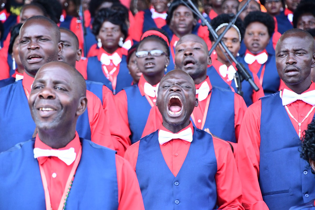 noelayikobua222's tweet photo. When you sing to catch all the notes (and maybe a few flies)! 😂 #SingingStyle #OpenWide https://t.co/8S4QIhTtt8
