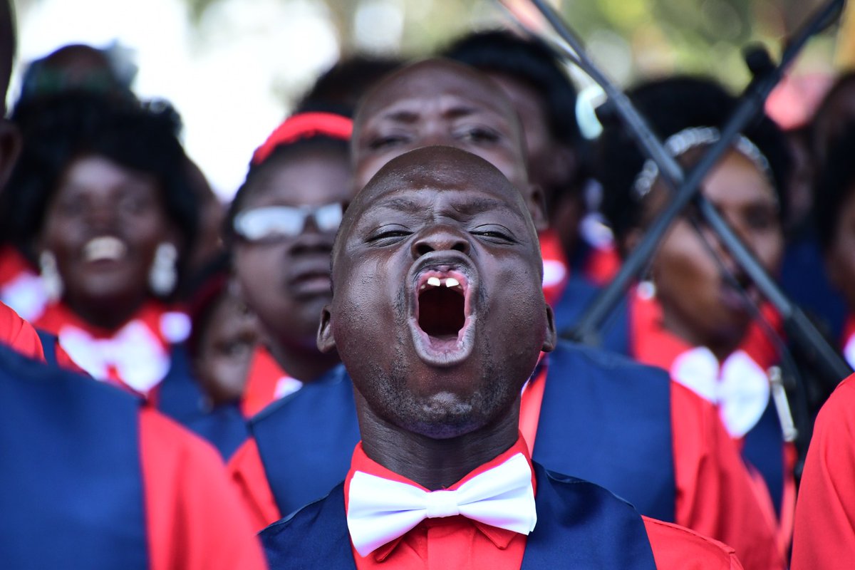 noelayikobua222's tweet photo. When you sing to catch all the notes (and maybe a few flies)! 😂 #SingingStyle #OpenWide https://t.co/8S4QIhTtt8