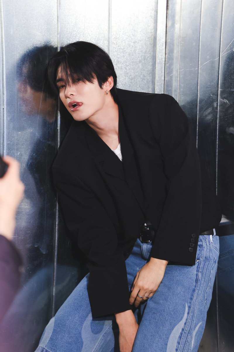 sehnippoppo's tweet photo. WHEN PEOPLE FINALLY DISCOVER JUNHEE FROM A.C.E IT'S OVER FOR EVERYONE https://t.co/pSn8f3gdhm