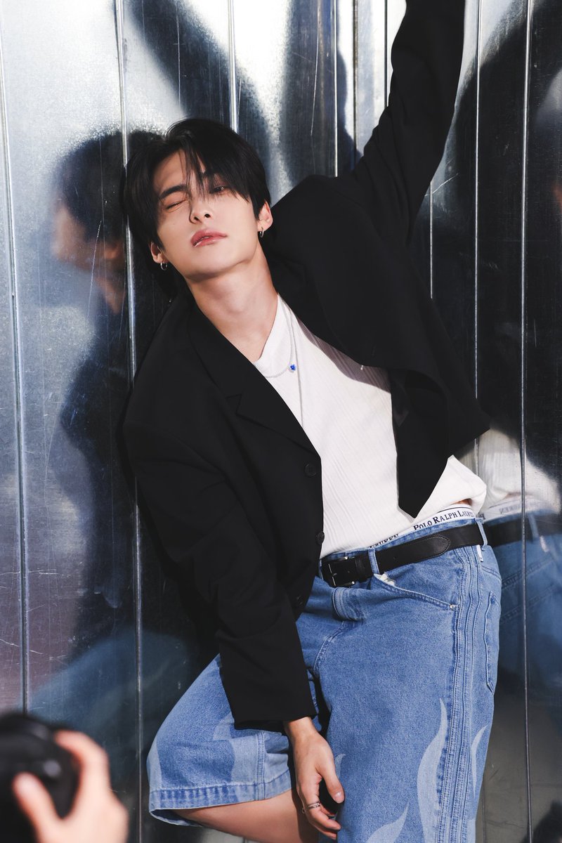 sehnippoppo's tweet photo. WHEN PEOPLE FINALLY DISCOVER JUNHEE FROM A.C.E IT'S OVER FOR EVERYONE https://t.co/pSn8f3gdhm