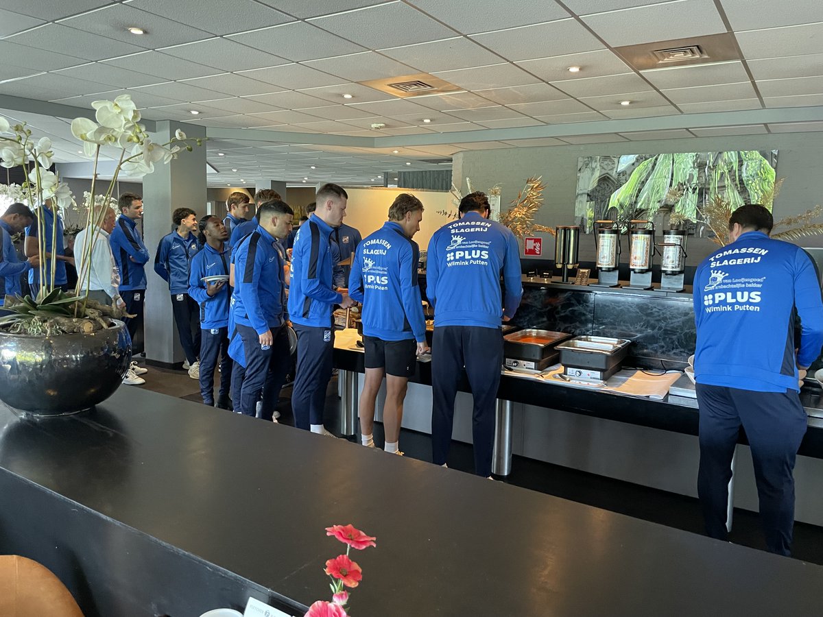 FletcherFootbal's tweet photo. Vandaag is @SDCPutten te gast bij ๐
๐ฅ๐๐ญ๐๐ก๐๐ซ ๐๐จ๐ฌ๐ฆ๐๐ฅ๐๐ง en is @flevoboys te gast bij ๐
๐ฅ๐๐ญ๐๐ก๐๐ซ ๐๐ข๐ฃ๐ฌ๐ฌ๐๐ง voor een sportmaaltijd.
Wij wensen beide teams veel succesโฝ๏ธ
#sdcputten #putten #svvalkenswaard #flevoboys #emmeloord #promotie #promotiewedtrijd https://t.co/HYGsYOra0A