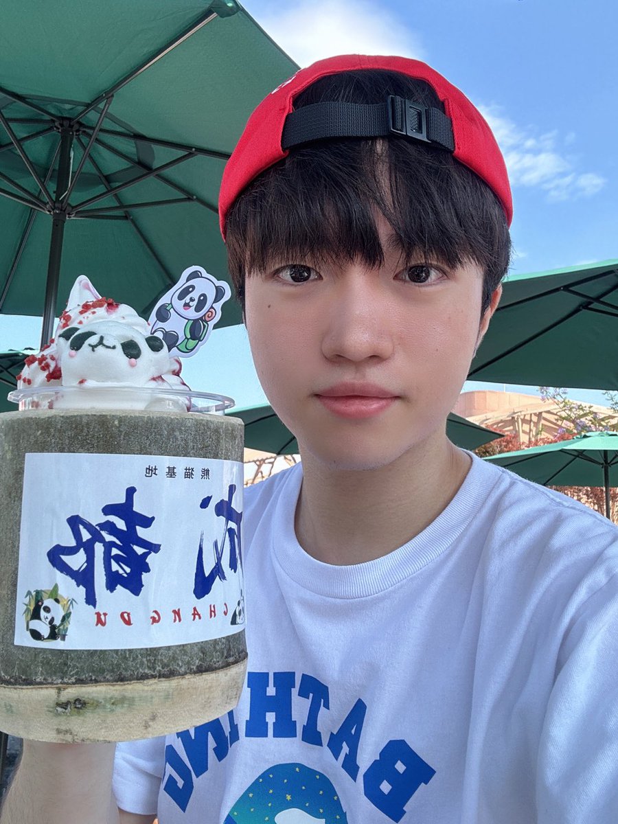 T1Keria's tweet photo. 오랜만에 방송에서 뵈서 좋았어용~🥰
여름도 함께 이겨내길!🫧🍀 https://t.co/MKoxXU5TXA