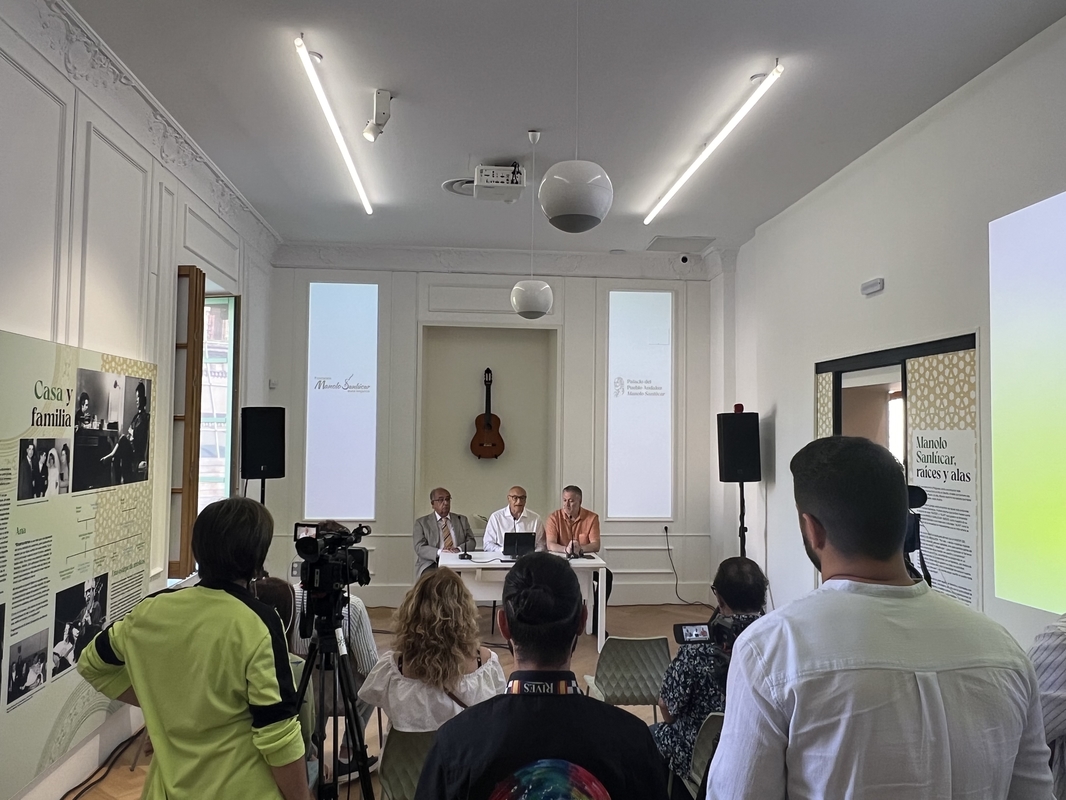 Fun_MSanlucar's tweet photo. Estamos felices de anunciar la inauguración del Palacio del Pueblo Andaluz Manolo Sanlúcar en Sanlúcar de Barrameda. Un museo donde la Fundación Manolo Sanlúcar Aura Seguros reúne sus creaciones, guitarras y objetos personales. Una experiencia única de cultura flamenca y andaluza https://t.co/hjC4khl8kO