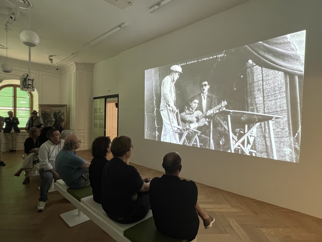 Fun_MSanlucar's tweet photo. Estamos felices de anunciar la inauguración del Palacio del Pueblo Andaluz Manolo Sanlúcar en Sanlúcar de Barrameda. Un museo donde la Fundación Manolo Sanlúcar Aura Seguros reúne sus creaciones, guitarras y objetos personales. Una experiencia única de cultura flamenca y andaluza https://t.co/hjC4khl8kO