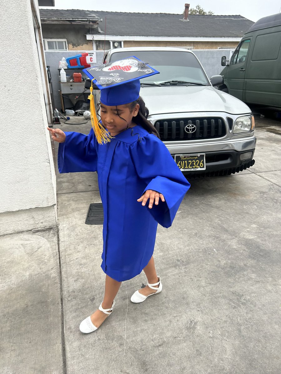 HighlightFilm12's tweet photo. BIG ZAY NOT THE LITTLE ONE !!!! she ready for graduation 😍🖤🥹 https://t.co/gvX1dUab39