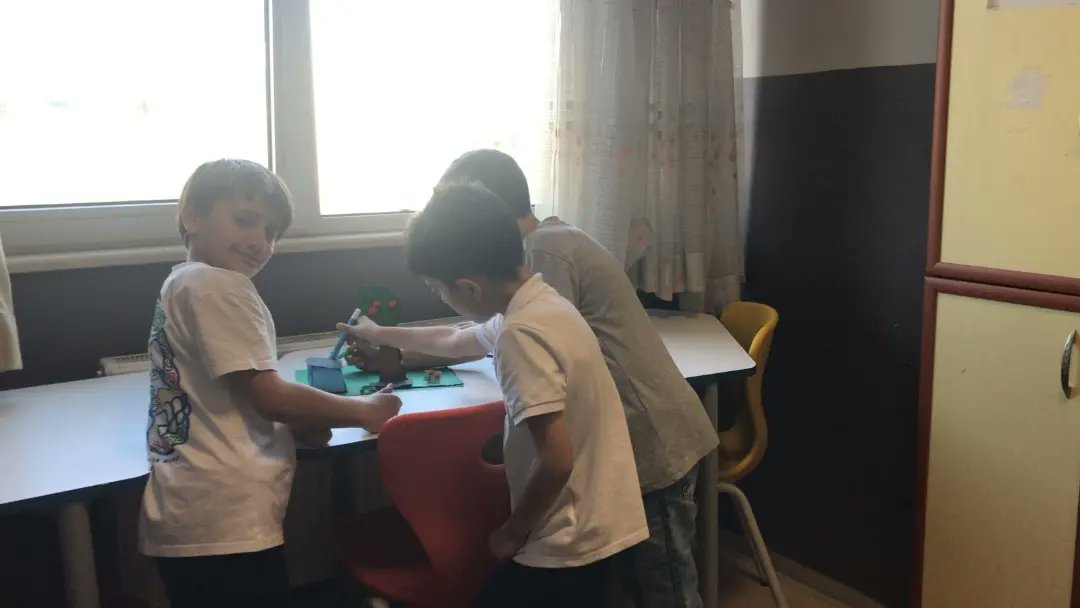 bpasabilsem's tweet photo. 5 Haziran “Türkiye Çevre Haftası”kapsamında Kurumumuz öğrencileri beyin fırtınası ile çevre ve iklimin önemini konuştu. Temiz şehir isimli atölyeyi yaptılar.“Doğadan Geleceğe: Keşfet. Bağla-n. Güçlen-dir.”ana çevrimiçi etkinliği izledik.#filizseçkin
@istanbulilmem @MemBayrampasa https://t.co/Oqgs33qwHb