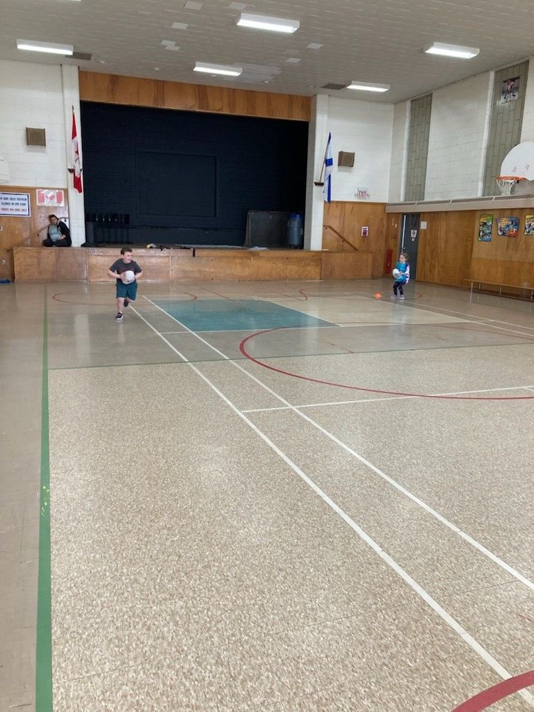 PEMckenna's tweet photo. We’re learning about rugby today @MWES_School. Thank you to Amy from Dartmouth Pig Dogs Rugby and @RugbyNS for joining us and teaching us some basics! https://t.co/VMhelxqEs1