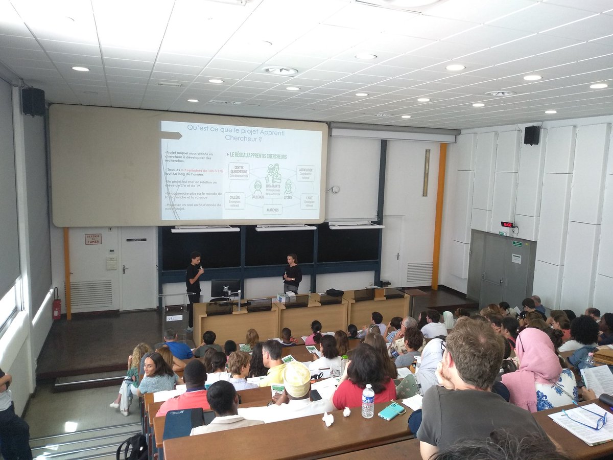 ArbreDC's tweet photo. Félicitations aux #ApprentisChercheurs d'Aix-Marseille Université pour leurs très belles présentations devant un amphi rempli ! 👏
Merci à toutes les personnes qui permettent à cette cordée de la réussite d'exister et ont ainsi rendu ce beau congrès possible. 🤝 https://t.co/sgIlBjGHyn