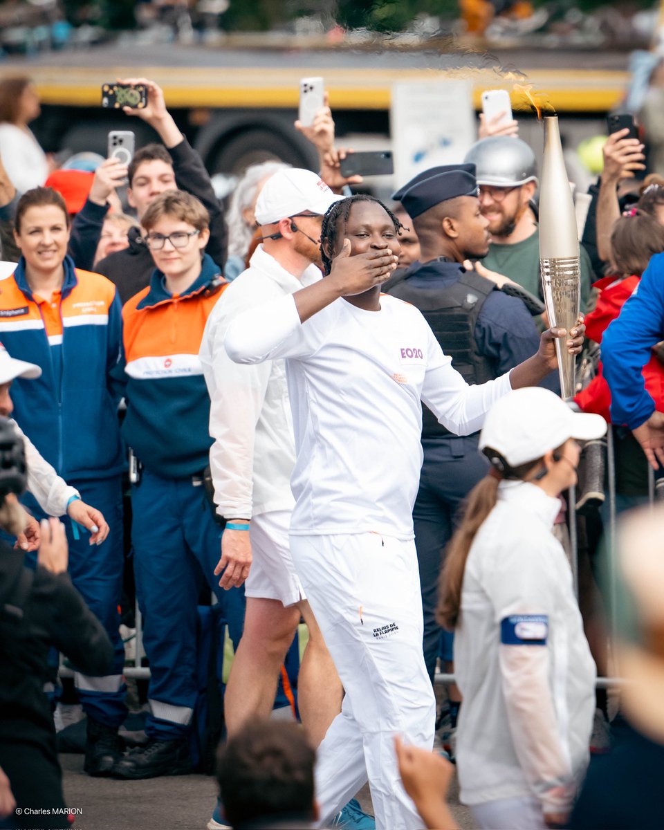 CMphotographer's tweet photo. La #FlammeOlympique passe en #LoireAtlantique aujourd’hui.
Heureux d’avoir partagé ce grand moment de fraternité aux côtés de milliers de spectateurs de tous âges à #SaintSebastien et #Vertou.
@RAmailland @sarahelhairy @laurentdejoie @LGarnier44 @protec44 https://t.co/KfXFdCffwF