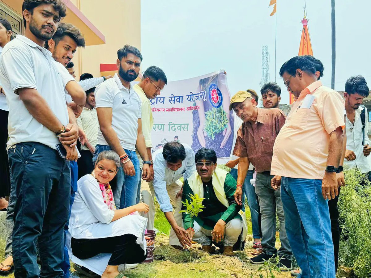 kumardipanshu_'s tweet photo. आज साहिबगंज महाविद्यालय, साहिबगंज में राष्ट्रीय सेवा योजना के यूनिट 1 के स्वामसेवको ने विश्व पर्यावरण दिवस के उपलक्ष पर वृक्षारोपण किया। 
#worldenvironmentday  #savetheplanet #trees #nss #nationalservicescheme #india #nssindia #notmebutyou  #sahibganj #sahibganj_jharkhand https://t.co/vx1Z8zn749