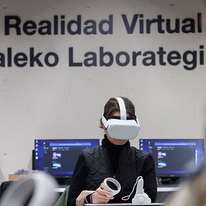 psanchez_ubu's tweet photo. Estudiantes del #Grado en #Psicología conocen las posibilidades que ofrece la #RealidadVirtual en su formación

#IslaNemo #UnaAventuraAccesible #RealidadVirtualInclusiva #VirtualidadReal #VRiRV #PruebaConcepto

https://t.co/ePHewtTe7I https://t.co/ds0gVsEA9t