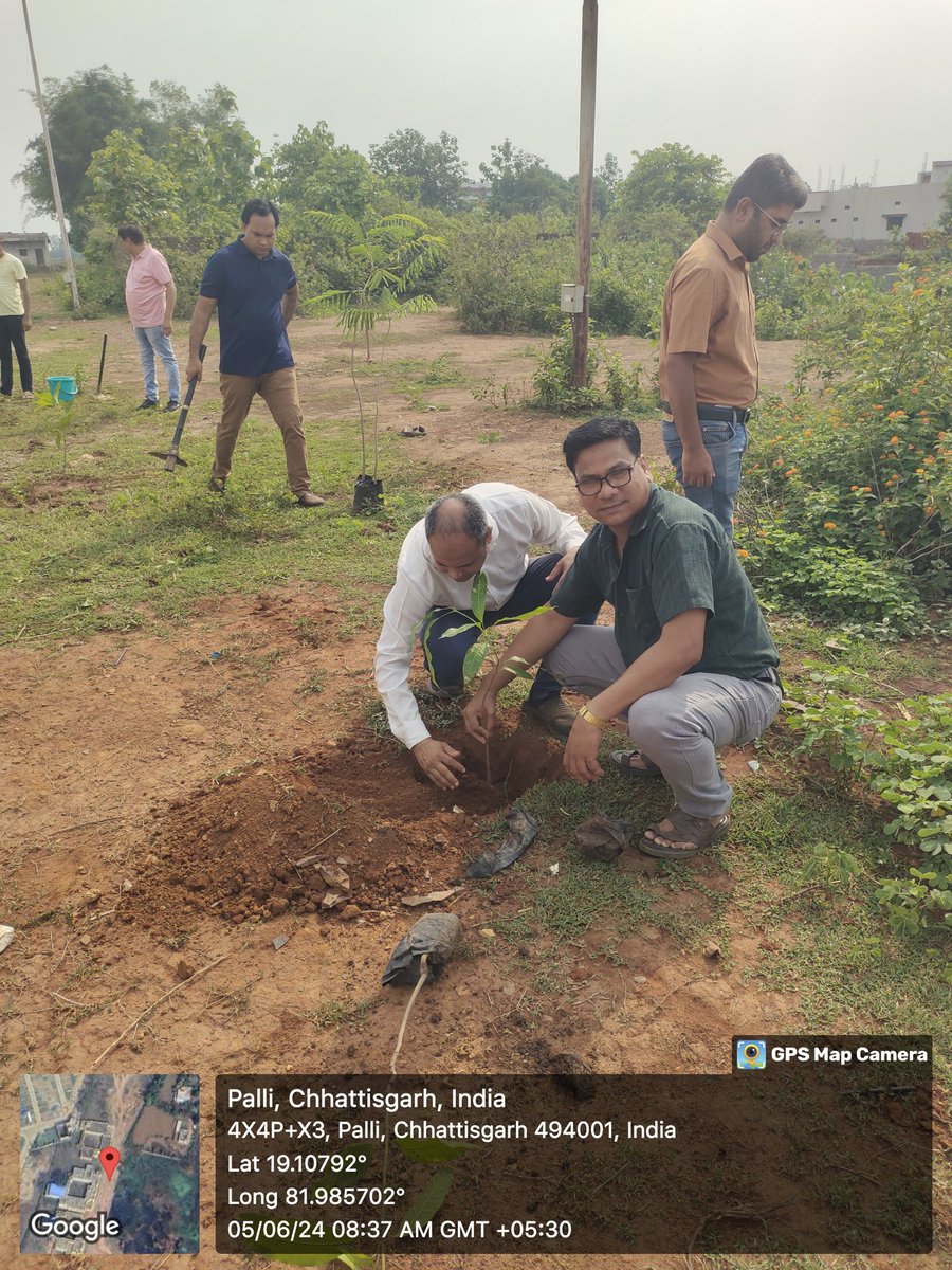 NSS Shaheed Mahendra Karma University, Bastar, CG (@nsssmkubcg) on Twitter photo शहीद महेंद्र कर्मा विश्वविद्यालय के कालीपुर स्थित कैंपस में विश्व पर्यावरण दिवस पर पौधरोपण कार्यक्रम का आयोजन किया गया। आम, अमरुद, काजू, नीम जैसे विविध पौधे लगाते हुए उपस्थित शिक्षकों, अधिकारी-कर्मचारी और छात्रों ने पौधों के संरक्षण का संकल्प लिया।
<a href="/NSSRDBhopal/">NSS Regional Dte. MP & CG</a>
<a href="/DrDadulal/">Dr. Dadulal Patel</a> शहीद महेंद्र कर्मा विश्वविद्यालय के कालीपुर स्थित कैंपस में विश्व पर्यावरण दिवस पर पौधरोपण कार्यक्रम का आयोजन किया गया। आम, अमरुद, काजू, नीम जैसे विविध पौधे लगाते हुए उपस्थित शिक्षकों, अधिकारी-कर्मचारी और छात्रों ने पौधों के संरक्षण का संकल्प लिया।
<a href="/NSSRDBhopal/">NSS Regional Dte. MP & CG</a>
<a href="/DrDadulal/">Dr. Dadulal Patel</a>