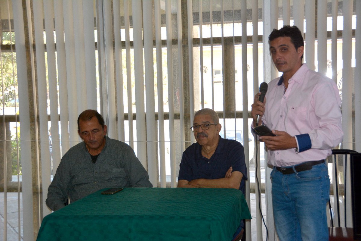 dilbertgranma's tweet photo. No importaba que sus líneas estuviesen en la página 6 , era del primer contenido que buscaba. Acaba de fallecer el maestro y amigo, con quien compartí estos últimos años. Dejó una obra grande, que seguiré leyendo. Nuestro homenaje en @Granma_Digital: https://t.co/tyvdBAgzx7 https://t.co/a03JFLvDJU