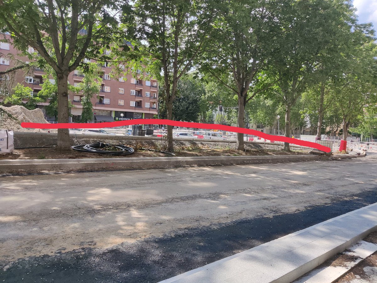 El sube y baja continuo (al que no le acabo de ver el sentido) del futuro bidegorri de Los Herran berria es para que la gente se ponga en forma ¿no? 🤔