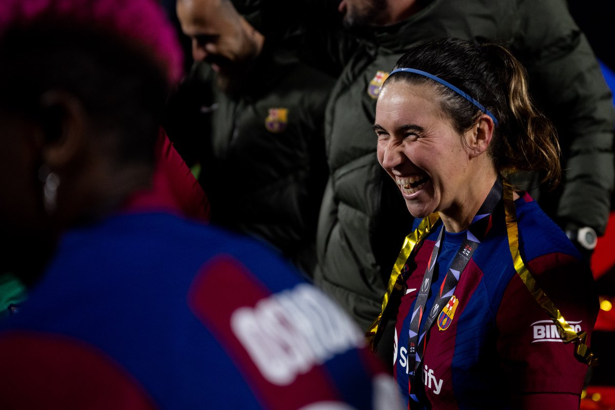 FCBfemeni's tweet photo. 🌟 302 partits oficials
⚽ 114 gols
🏆 25 títols https://t.co/NgKKGcpMrt