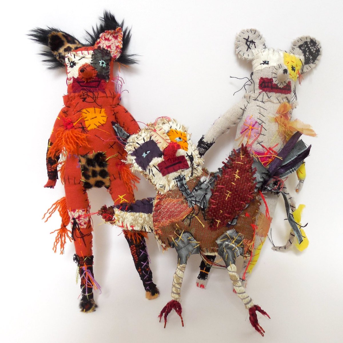 bunnvamp's tweet photo. Some new critters heading for the stock box.
.
#fox #mysterybird #tweet #mouse #meeces #kittycat #tinyteddy #bull #bullish #deer #sortof #newstock #textileart #ccmakers https://t.co/w7I6iDLrjm