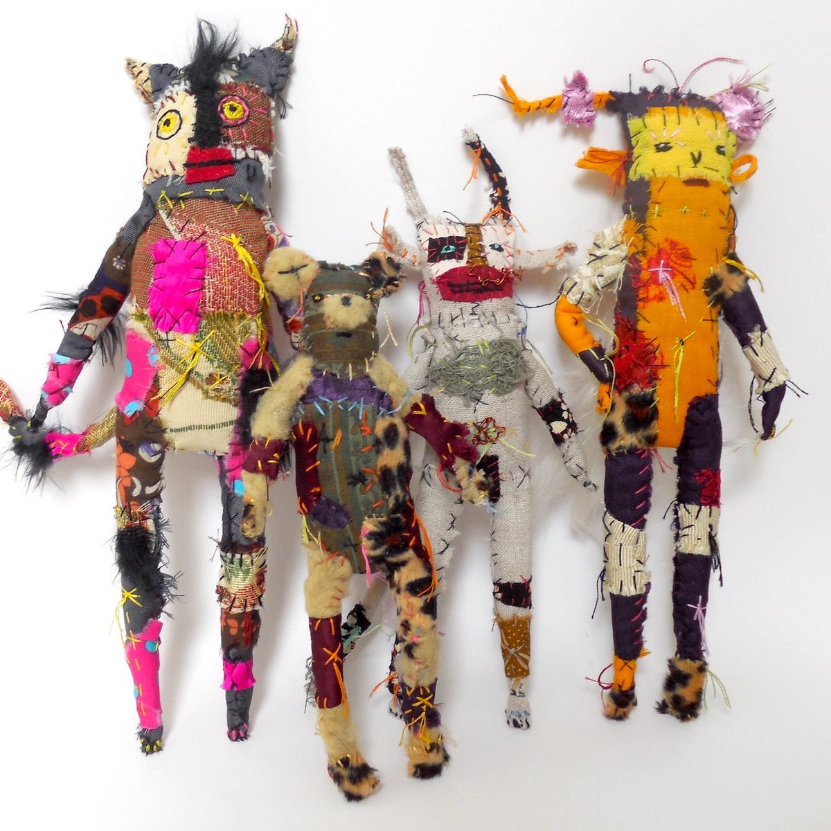 bunnvamp's tweet photo. Some new critters heading for the stock box.
.
#fox #mysterybird #tweet #mouse #meeces #kittycat #tinyteddy #bull #bullish #deer #sortof #newstock #textileart #ccmakers https://t.co/w7I6iDLrjm