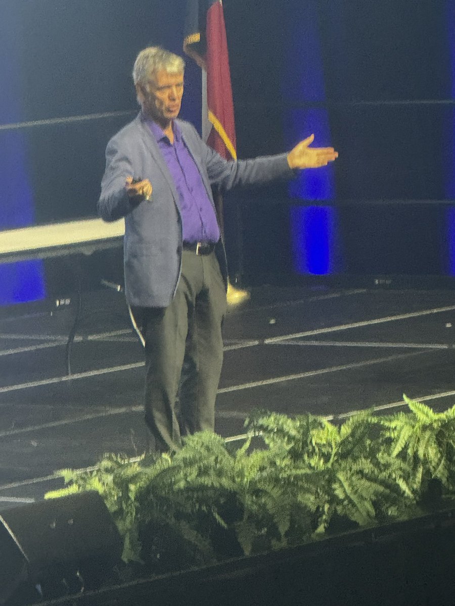 The man, the myth, the legend! Dr. John Hattie is extraordinary at his craft. Thank you <a href="/cfisdrrr/">CFISDRRR</a> for this wonderful opportunity! “As a leader, we must be impactful!” Hattie
#TeamMcMullan #WeAreChannelview #1Team1Mission