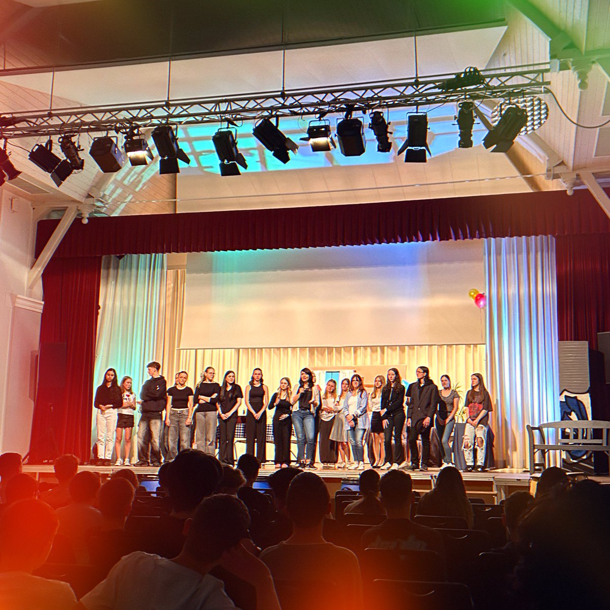 Tolle Theater-Aufführung heute im Lessing-Gymnasium! Heute und morgen Abend gibt es die Show nochmal. Und auch Tickets sind noch verfügbar. Es lohnt sich! #HohensteinErnstthal