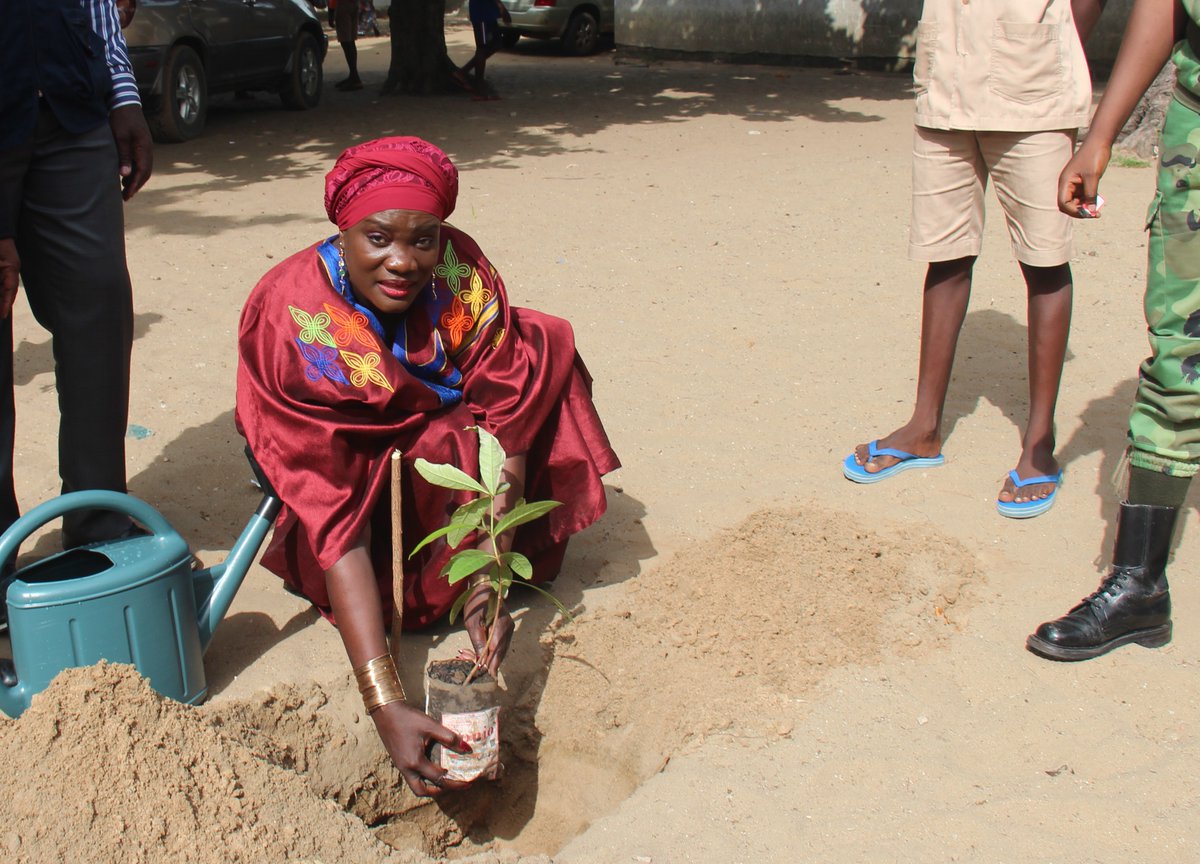 #JournéeMondialeDelEnvironnement
"Une occasion pour <a href="/UNBenin/">UN Benin</a> de rappeler à travers des activités que la sécheresse, la désertification &amp; la dégradation des sols constituent une menace croissante pour l’humanité &amp; la planète y compris le 🇧🇯'', <a href="/aminatousar/">aminatousar</a> 
#GénérationRestauration