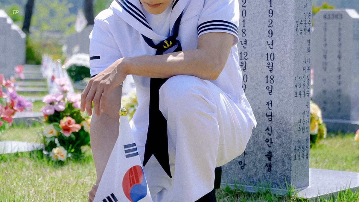 taemapark's tweet photo. [대한민국 해군 𝙍.𝙊.𝙆. 𝙉𝙖𝙫𝙮]
잊지않고 늘 기억하겠습니다.

해군본부 군악의장대대 홍보대 이병
#이태용 #현충일 https://t.co/4yf3sA24k0