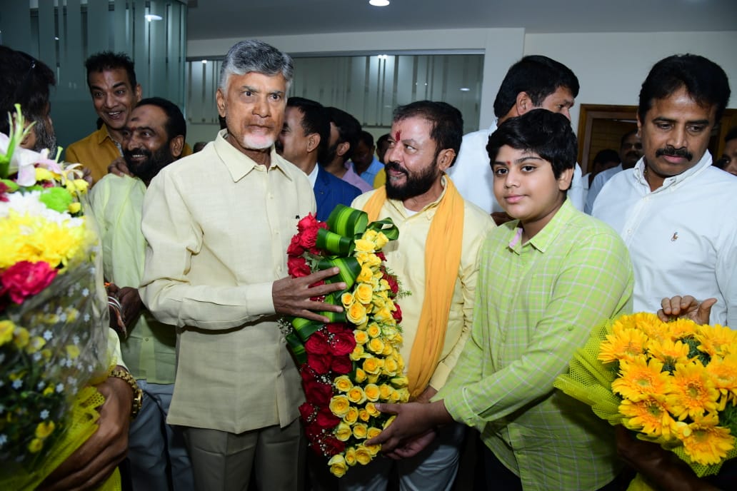 2024 దెందులూరు ఎమ్మెల్యే గా గెలిచిన అనంతరం కాబోయే ముఖ్యమంత్రి శ్రీ నారా చంద్రబాబు నాయుడు గారిని అమరావతి నివాసంలో  మర్యాదపూర్వకంగా కలసి శుభాకాంక్షలు తెలియజేయడం జరిగింది