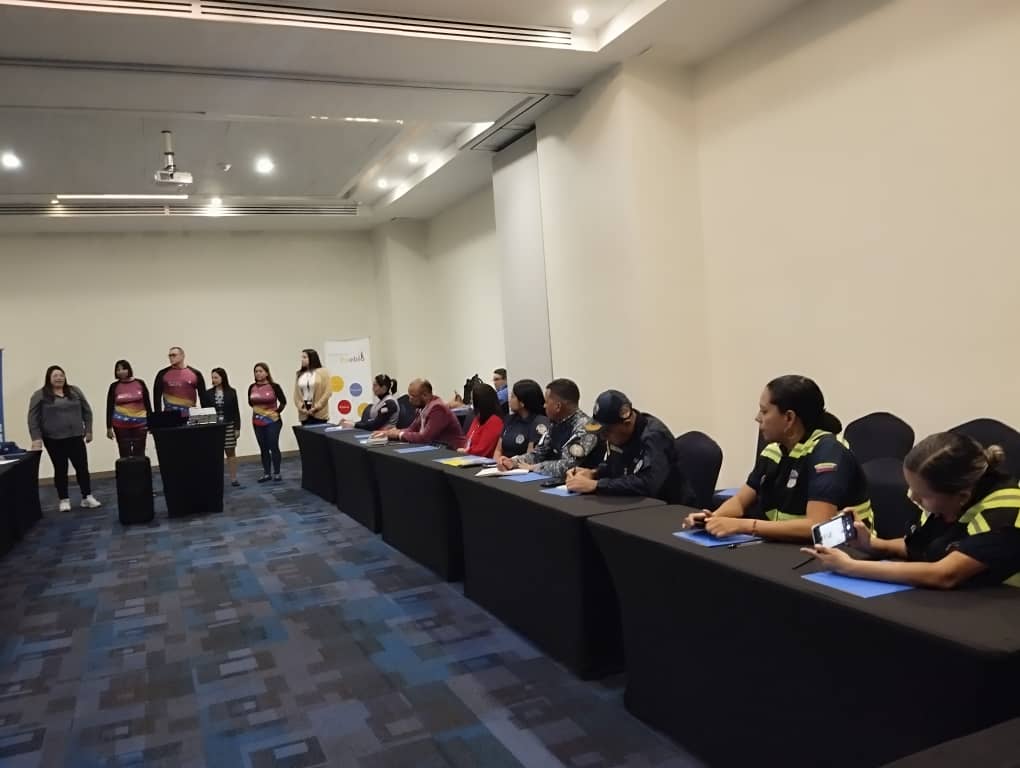 <a href="/defensoria_lara/">Defensoria Lara</a> lleva a cabo jornada formativa sobre protección internacional y trata de personas, dirigida a funcionarios públicos. Con la participación del equipo nacional de la Defensoría del Pueblo y con el apoyo de ACNUR.
<a href="/Defensoria_Vzla/">Defensor del Pueblo</a>
<a href="/DdpPromocion/">Dirección Promoción</a>  <a href="/aruizddp/">Alfredo Ruiz</a>