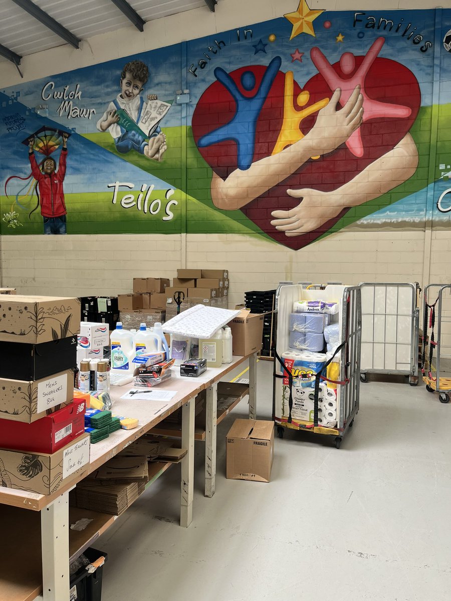 A delight to pick and pack orders at Cwtch Mawr. An amazing multi bank providing surplus essentials to those in need. Supported by <a href="/AmazonUK/">Amazon.co.uk</a> @Faithinfamilies <a href="/SwanseaCouncil/">Swansea Council</a> Thank you Phil, Paul, Kev, Morgan and Justina for showing me the ropes. <a href="/SwanseaCVS/">SwanseaCVS 🧡</a> 
A serious big hug 🤗
